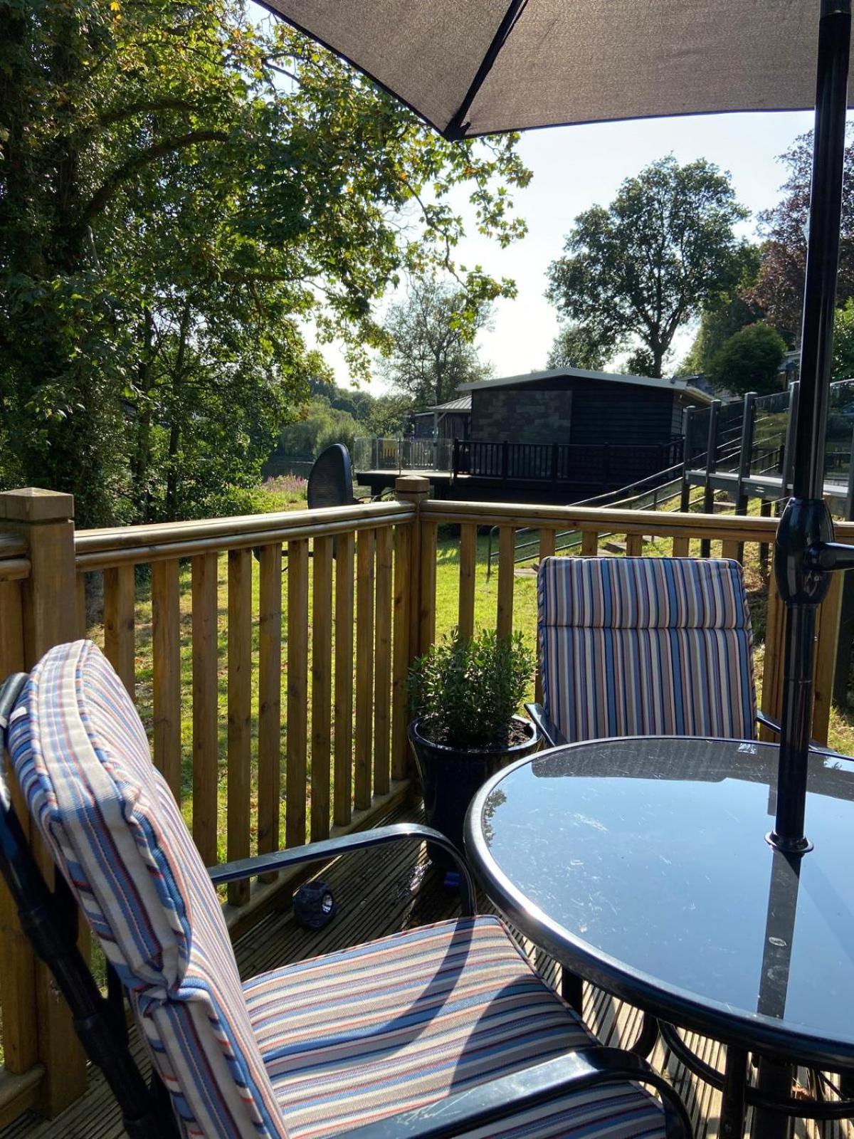 Chalet 64, Lakeside, Glan Gwna Holiday Park Caernarfon Exterior photo