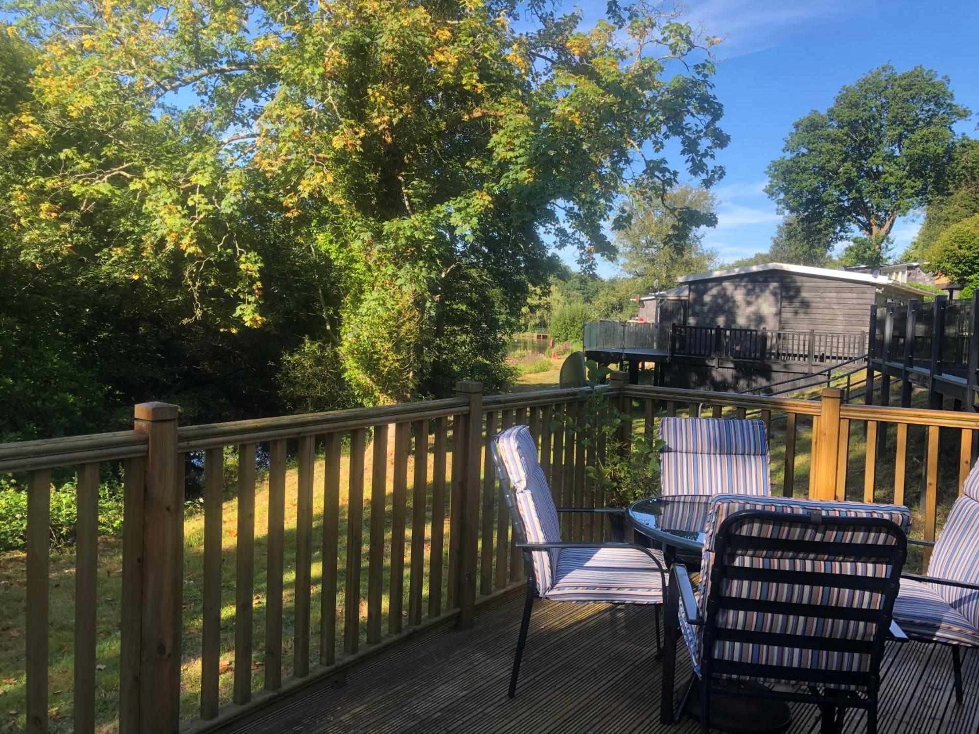 Chalet 64, Lakeside, Glan Gwna Holiday Park Caernarfon Exterior photo